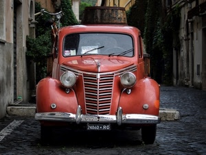 targa, strada, automobile, fari, paraurti, bicicletta, rosso, botte, auto, epoca, piante, numeri, tergicristalli, vintage, parafango, vetro, macchina, rossa, tergicristallo, fanali, furgone