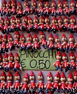 rosso, pinocchio, prezzo, pinocchi, legno, burattini, burattino, vetrina, vendita, cappelli