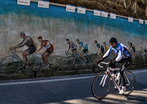 ciclista, murales, bicicletta, muro, strada, ruote, ciclismo, biciclette, ciclisti, sport, bianco, campioni, tuta, corsa, murale, ombre, ombra