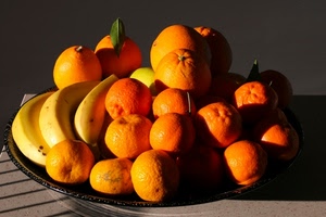 frutta, banane, arance, arancione, mandarini, piatto, giallo, ombre, ombra, foglia, foglie, verde, cibo, arancio