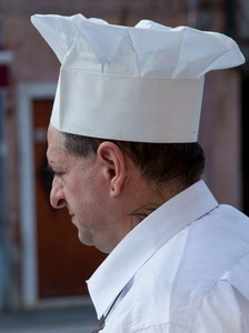 cappello, bianco, cuoco, camicia, tatuaggio, uomo, profilo, orecchino, chef