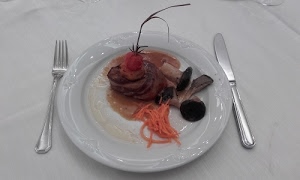 piatto, forchetta, coltello, cibo, posate, carote, bianco, funghi, tovaglia, pomodoro, pietanza, carne, arrosto