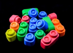 giallo, verde, rosso, arancione, azzurro, nero, blu, plastica, colori, cerchi, mattoncini, rosa, gioco, giochi, costruzioni, lego, colorati
