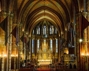 altare, colonne, chiesa, abside, pulpito, vetrate, luci, archi, balaustra, bandiere, finestre, cattedrale, decorazioni, oro