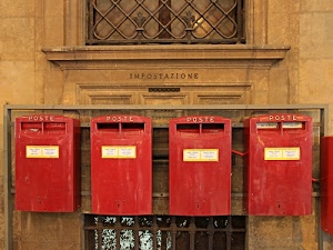 quattro, cassette, rosso, posta, finestra, buche, grata, muro, finestre, poste, inferriata, rosse, buca, impostazione, lettere, scritta, inferriate