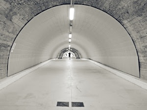 luci, tunnel, galleria, persona, arco, bianco, tombini, grigio, panchine, mattoni, strada, prospettiva, neon, uno, bianconero, cemento