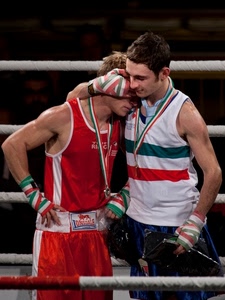 pugili, medaglie, abbraccio, ring, sport, tricolore, italiani, sportivi, rosso, boxe