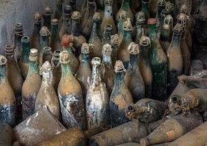 tappi, bottiglie, vetro, polvere, tante, vino, spago, vecchie, sporco, tanti, rosso, cantina, bottiglia