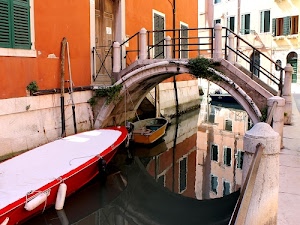 ponte, finestre, canale, acqua, riflesso, case, barca, arancione, venezia, porta, riflessi, ringhiera, verde, rosso, bianco, porte, specchiato, barche, arco