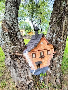 albero, verde, tetto, casetta, tronco, finestre, tronchi, comignolo, casa, porta, alberi, prato, tettoia, foglie, corteccia, cielo, arancione, rami