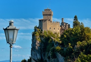 lampione, castello, torre, rocca, alberi, cielo, rupe, azzurro, roccia