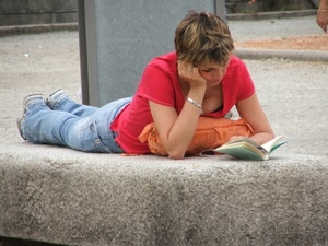 libro, donna, leggere, rosso, ragazza, borsa, sdraiata, braccialetto, lettura, cuscino