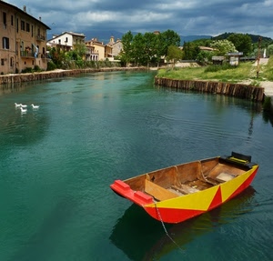 barca, fiume, acqua, giallo, nuvole, case, alberi, uccelli, anatre, rosso, papere