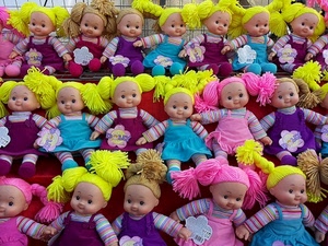 giallo, rosa, bambole, capelli, viola, azzurro, colori, rosso, vestiti, trecce, marrone, tante, giocattoli, pupazzi, pezza, occhi, lana, multicolore, magliette, celeste, visi