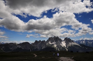 montagne, nuvole, cielo, sentiero, prati, escursionisti, panorama, neve, persone, bianco