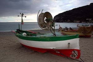 mare, spiaggia, tricolore, barca, barche, sabbia, rosso, verde, bianco, nuvole, cielo, montagna, elica, acqua, pesca, prua, remi
