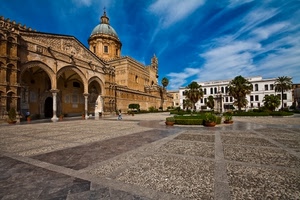 piazza, cupola, chiesa, nuvole, alberi, colonne, cielo
