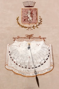 meridiana, stemma, leone, ombra, numeri, ore, orologio, tempo, corona, muro