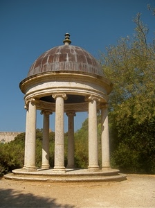 colonne, cupola, alberi, cielo, verde, tempio, tempietto, capitelli, scalini, marmo, albero, monumento, architettura