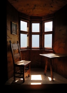sedia, quadro, legno, tavolo, finestra, finestre, ombre, ombra, stanza, vetri, scrittoio, vetro, luci, tavolino, interno, luce, sole
