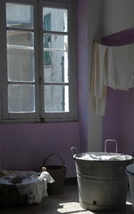 finestra, panni, vetri, secchio, stanza, secchi, finestre, bucato, vetro, casa, bianco, luce, viola, legno, mastello, ombre, ombra