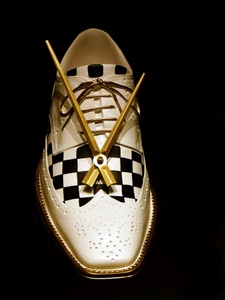 scarpa, bianco, nero, lancette, quadretti, scacchi, oro, lacci, stringhe, calzatura, laccio, orologio, scacchiera, stringa, tomaia, quadri
