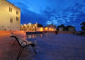 piazza, panchina, nuvole, panchine, luci, blu, palazzi, vaso, lampioni, sera, cielo