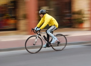 ciclista, giallo, bicicletta, casco, uomo, bici, panning, ruote