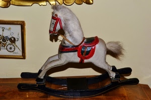 dondolo, rosso, giocattolo, cavallo, quadro, bianco, coda, legno, sella, mobile, briglie, nero, cornice, muro, oro