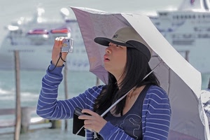ombrello, cappello, fotografa, ragazza, donna, navi, turista, nave, selfie