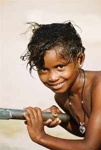 occhi, sorriso, bambino, collana, capelli, mani, sguardo, bambina, ciondolo, ritratto