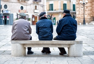 panchina, tre, piazza, anziani, cappelli, uomini