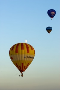 luna, tre, mongolfiere, cielo, giallo, volare, azzurro, colori, rosso, mongolfiera