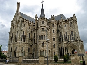 finestre, chiesa, castello, tetto, torri, cielo, cancellata, alberi, architettura, gotico, archi, nuvole, cuspide, verde, grigio, recinzione, torre, trifore, edificio, persone
