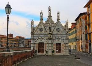lampione, chiesa, case, rosoni, statue, nuvole, cielo, finestre, strada, archi, guglie, porte, piazza, muretto, firenze, portoni, palazzi, balconi, facciata