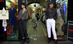 manichini, negozio, pantaloni, arco, abbigliamento, moto, cappelli, vestiti, bianco, abiti, vetrina, esposizione, ruota, giacche, motocicletta, luci, berretti, scarpe, strisce, quattro
