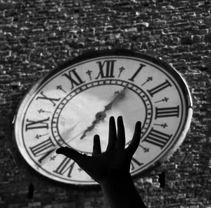 orologio, numeri, mano, lancette, romani, muro, mattoni, tempo, dita, bianconero, parete, rotondo, nero, pietre, sfere