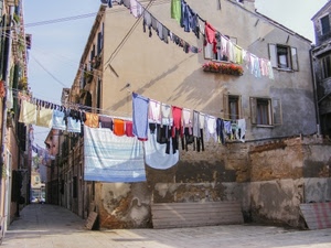 vicolo, panni, colori, finestre, fili, bucato, strada, biancheria, case, lenzuola, fiori, maglie, stesi, paese, piazzetta