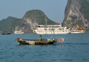 mare, barca, acqua, nave, imbarcazioni, scogli, verde, pescatore, azzurro, cielo, montagne, contrasto, scogliera, rocce, battello, traghetto, navigare, imbarcazione