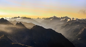 montagne, nebbia, cielo, cime, foschia, vette, nuvole, alba, tramonto, rocce, neve, panorama, giallo, creste, paesaggio, monti, montagna, profilo